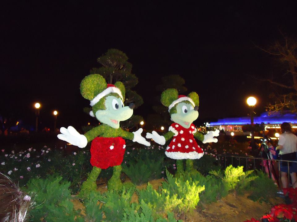 Mickey Minnie feitos de grama