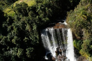 Imagem de cachoeira de 40 metros
