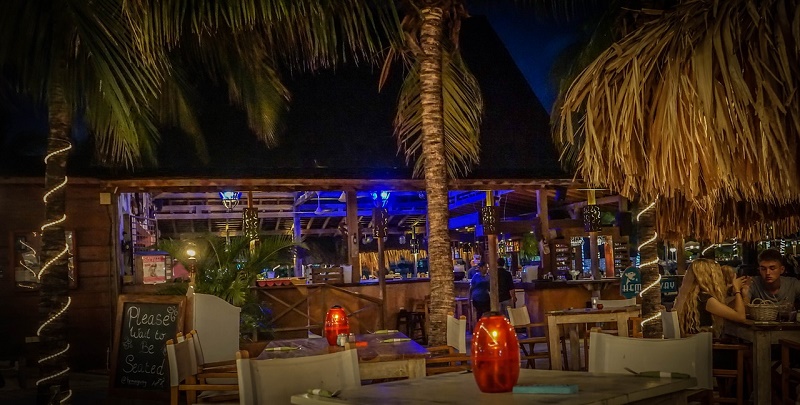 imagem-de-restaurante-na-praia-do-caribe