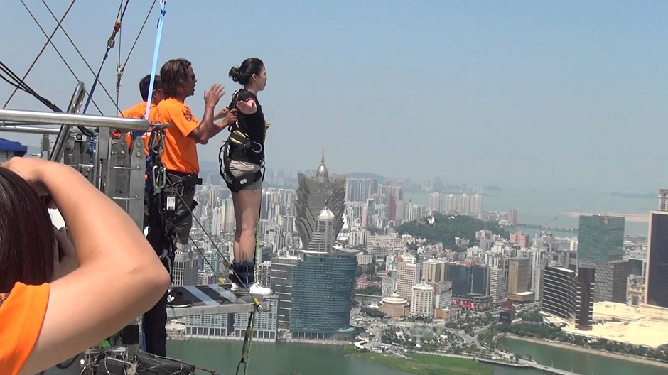 imagem-de-turista-no-sky-jump-china