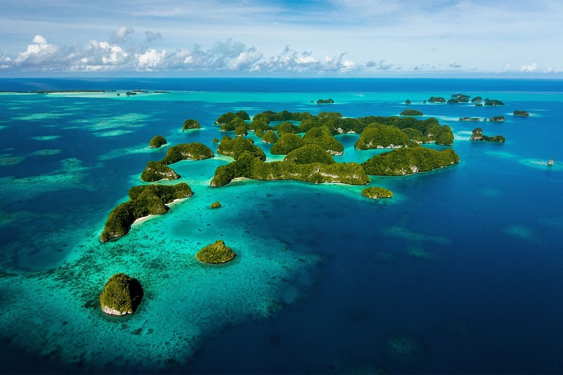 imagem-de-ilhas-em-mar-azul