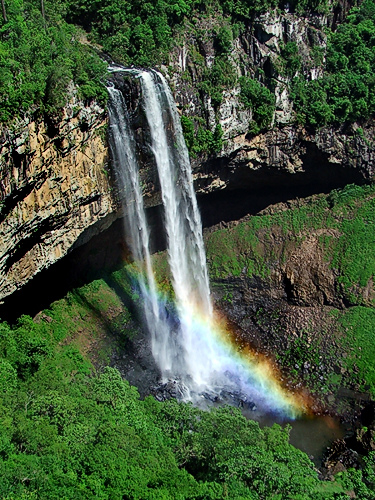 imagem-de-cachoeira-com-arco-iris